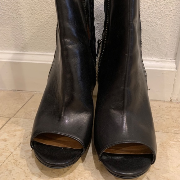 Halogen Heels - Picture 4 of 6